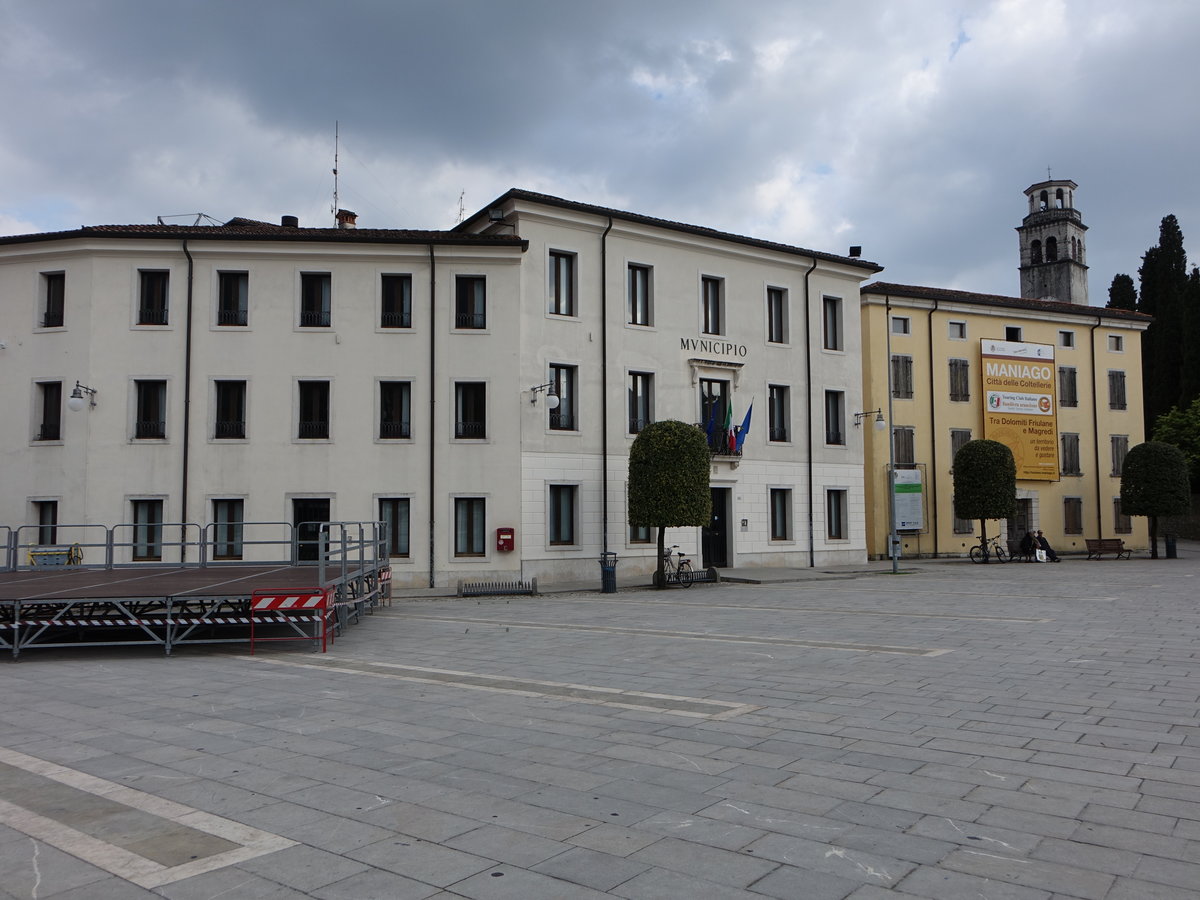 Maniago, altes Rathaus an der Piazza Italia in der Altstadt (05.05.2017)