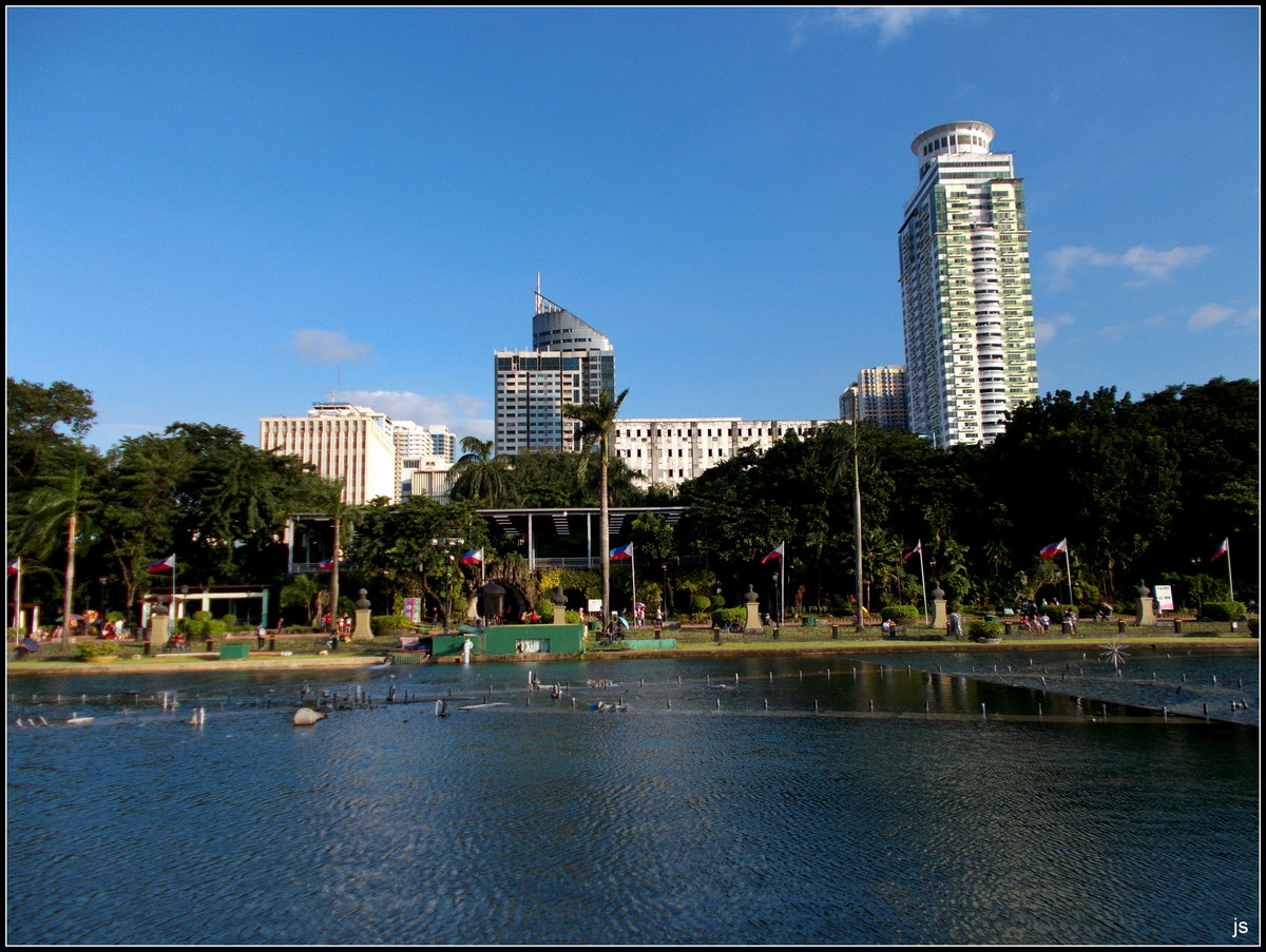 MANILA LA LUNETA RIZAL PARK. GENAU IM HERZEN DER STADT AM NRDLICHEN ENDE DES REPRSENTATIVEN ROXAS BOULEVARDS. SEPT. 2018.