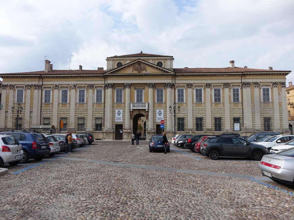 Mantua, Palazzo de Arco an der Piazza Carlo d'Arco, erbaut bis 1784 durch Architekt Antonio Colonna (08.10.2016)