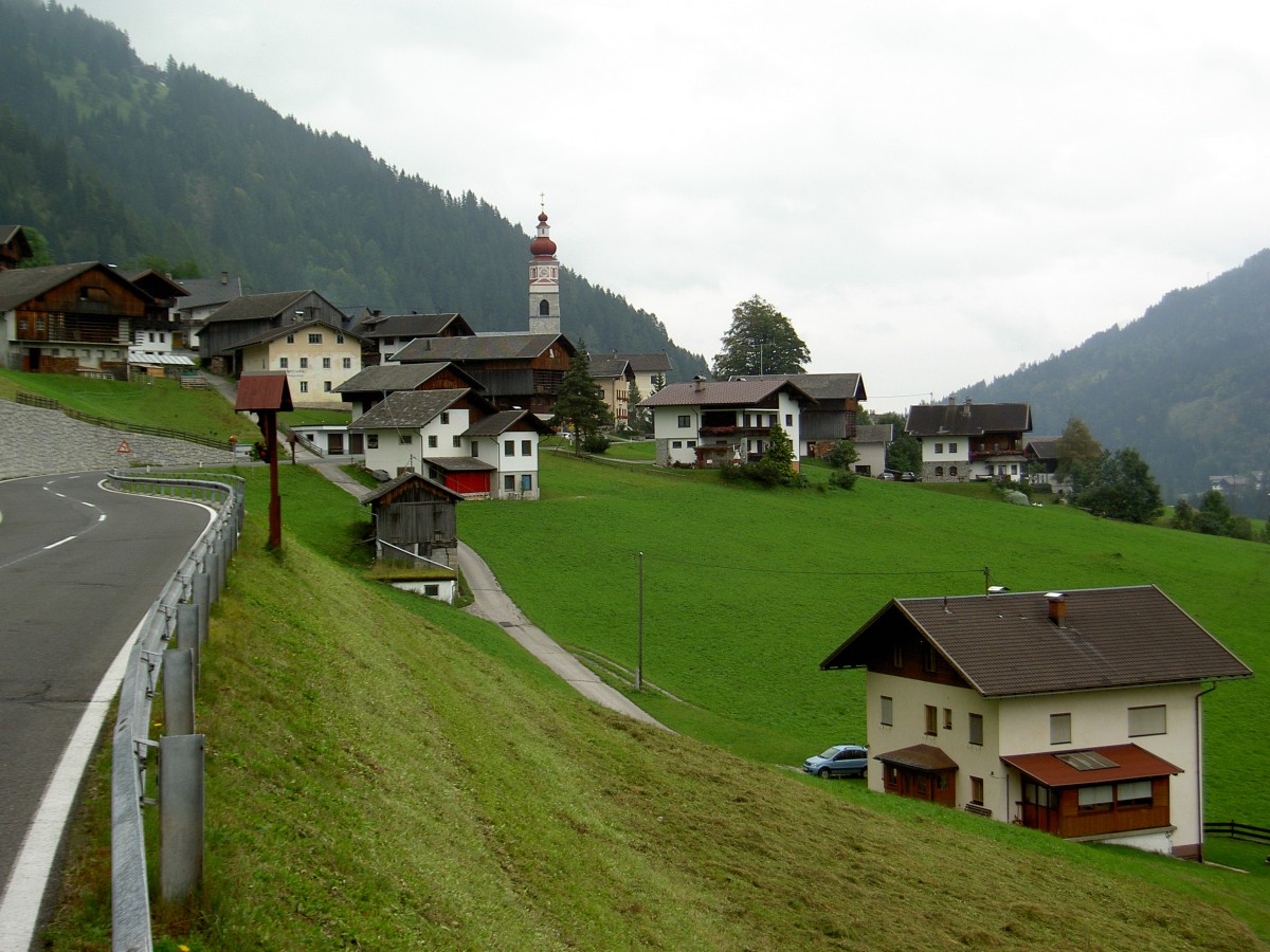 Maria Luggau im Lesachtal mit Wallfahrtskirche Maria Schnee und Servitenkloster (18.09.2014)