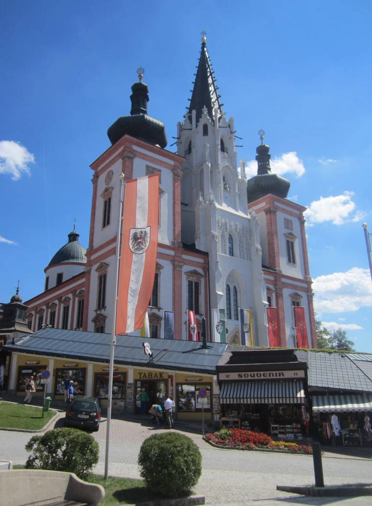 Mariazell, Wallfahrtsbasilika, erbaut im 14. Jahrhundert, erweitert 1644 bis 1683 durch Domenico Sciassia (17.08.2013)