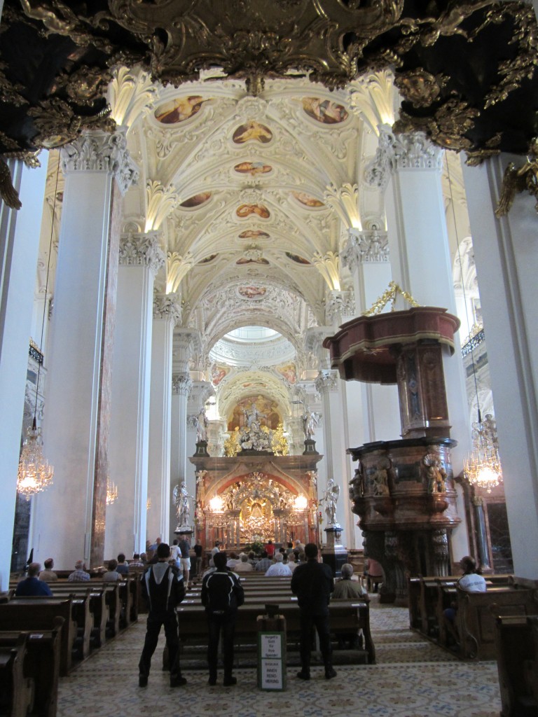 Mariazell, Wallfahrtsbasilika mit Gnadenkapelle von 1690 (17.08.2013)