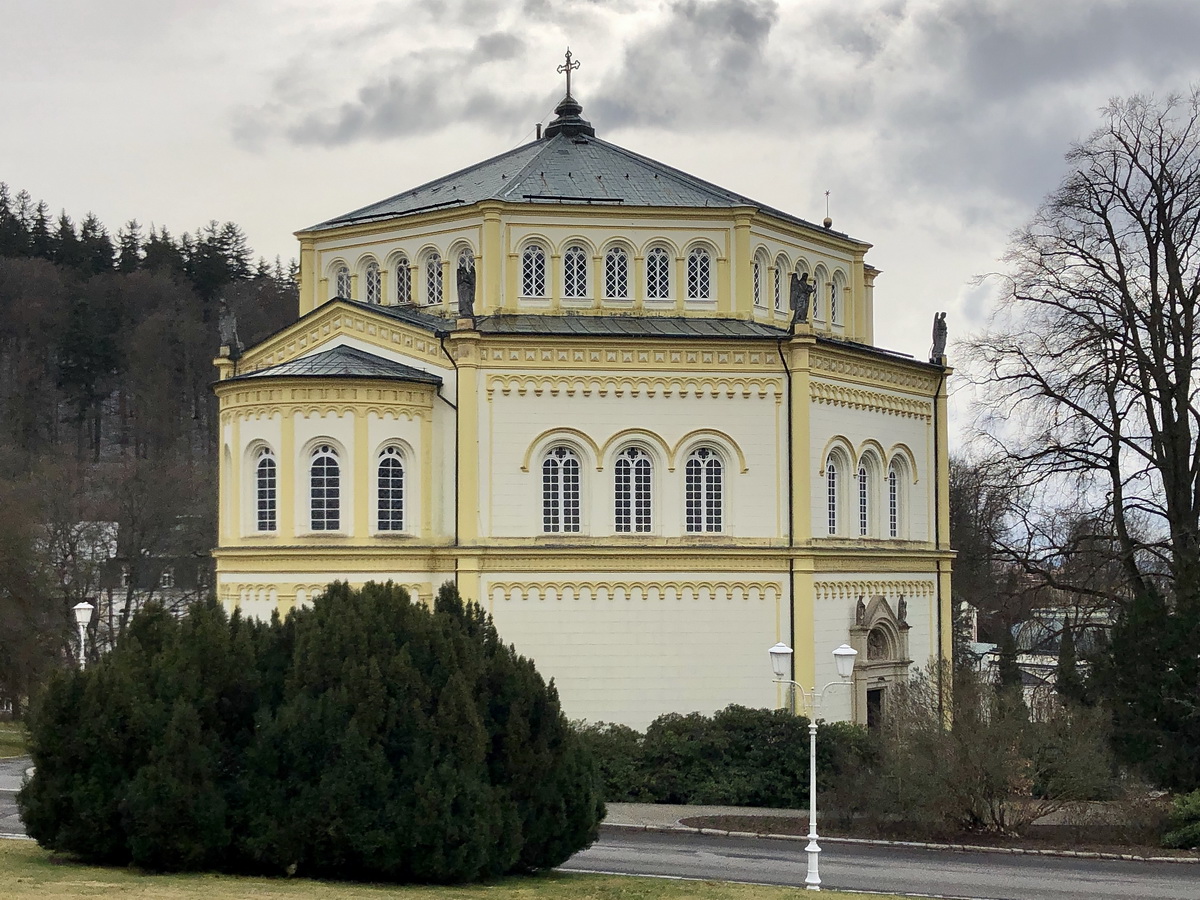 Marienbad am 27. Februar 2020, die Rckseite der Marienbader Kirche von 1848, gebaut von Johann Gottfried Gutensohn. 