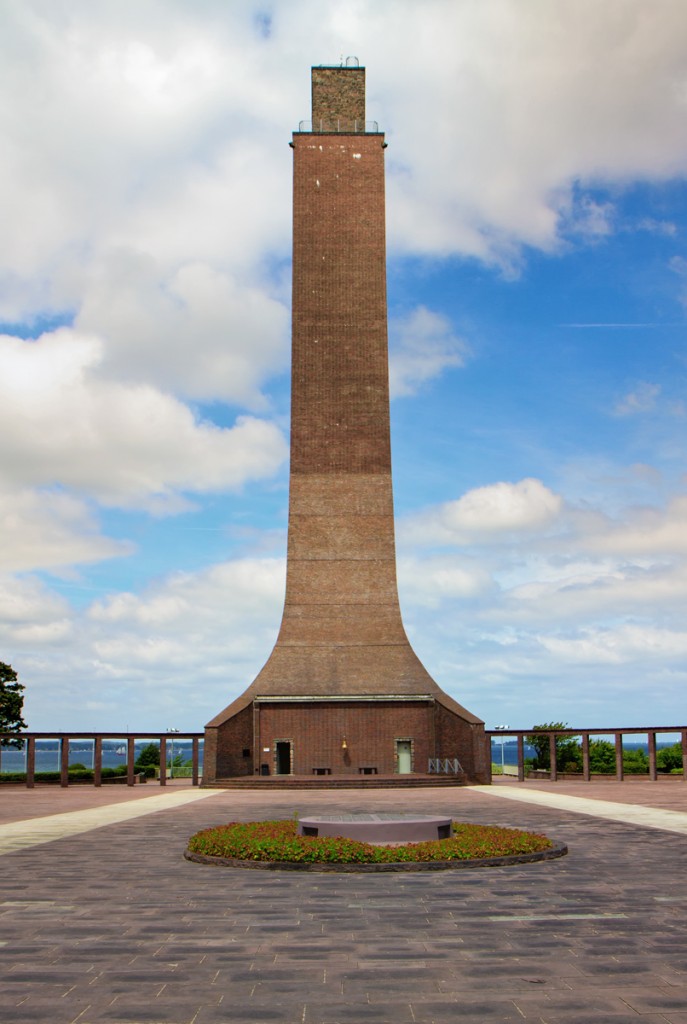 Marine-Ehrenmal-Laboe, unter anderem liegen hier die Marine-Gedenkbcher des 1. & 2. Weltkrieges aus.- 20.06.2014