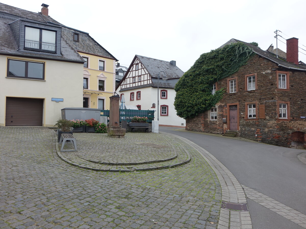 Maring, Brunnen und H�user in der Borngasse (10.10.2025)