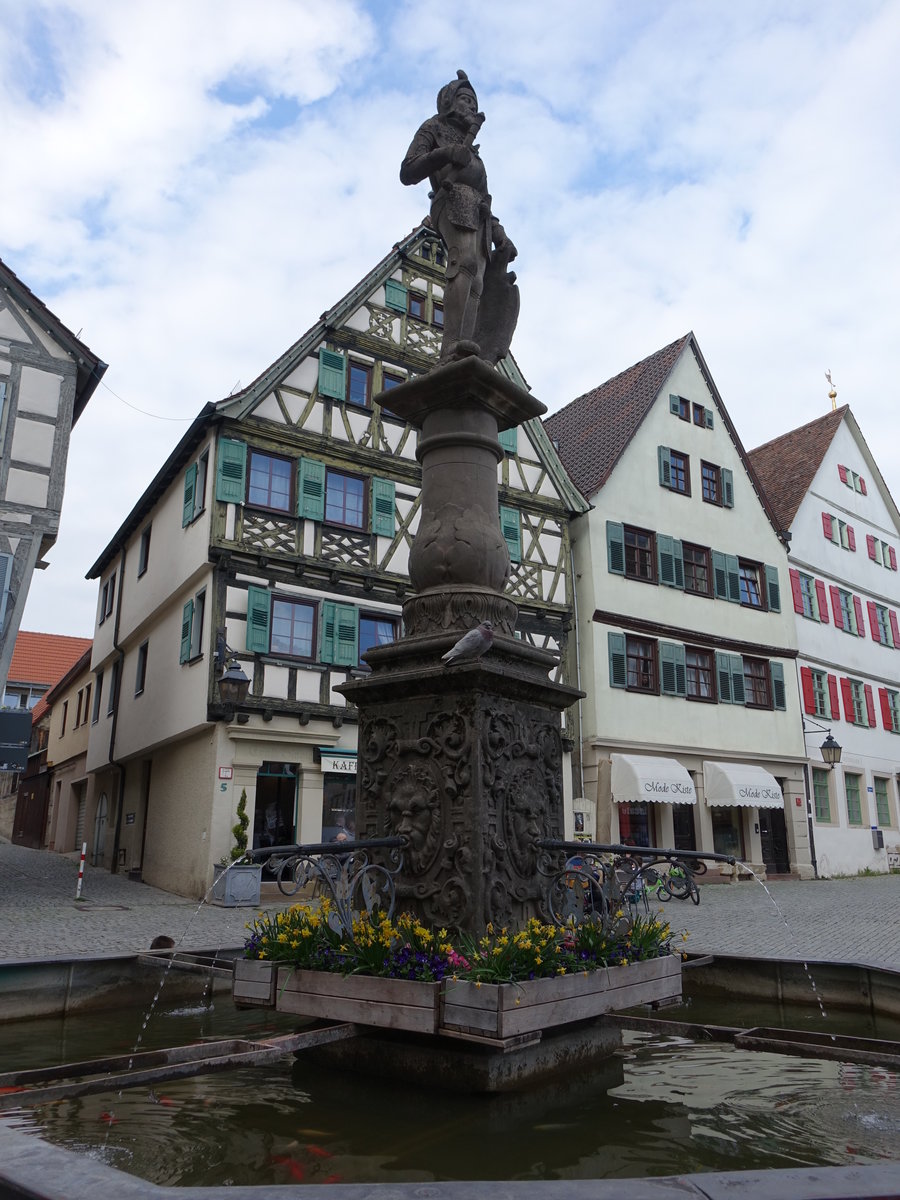 Markgrningen, Brunnen von 1499 am Marktplatz (10.04.2016)