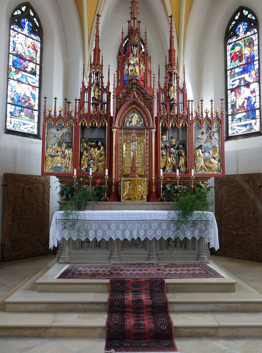 Marklkofen, neugotischer Hochaltar in der Pfarrkirche Maria Himmelfahrt (21.11.2016)