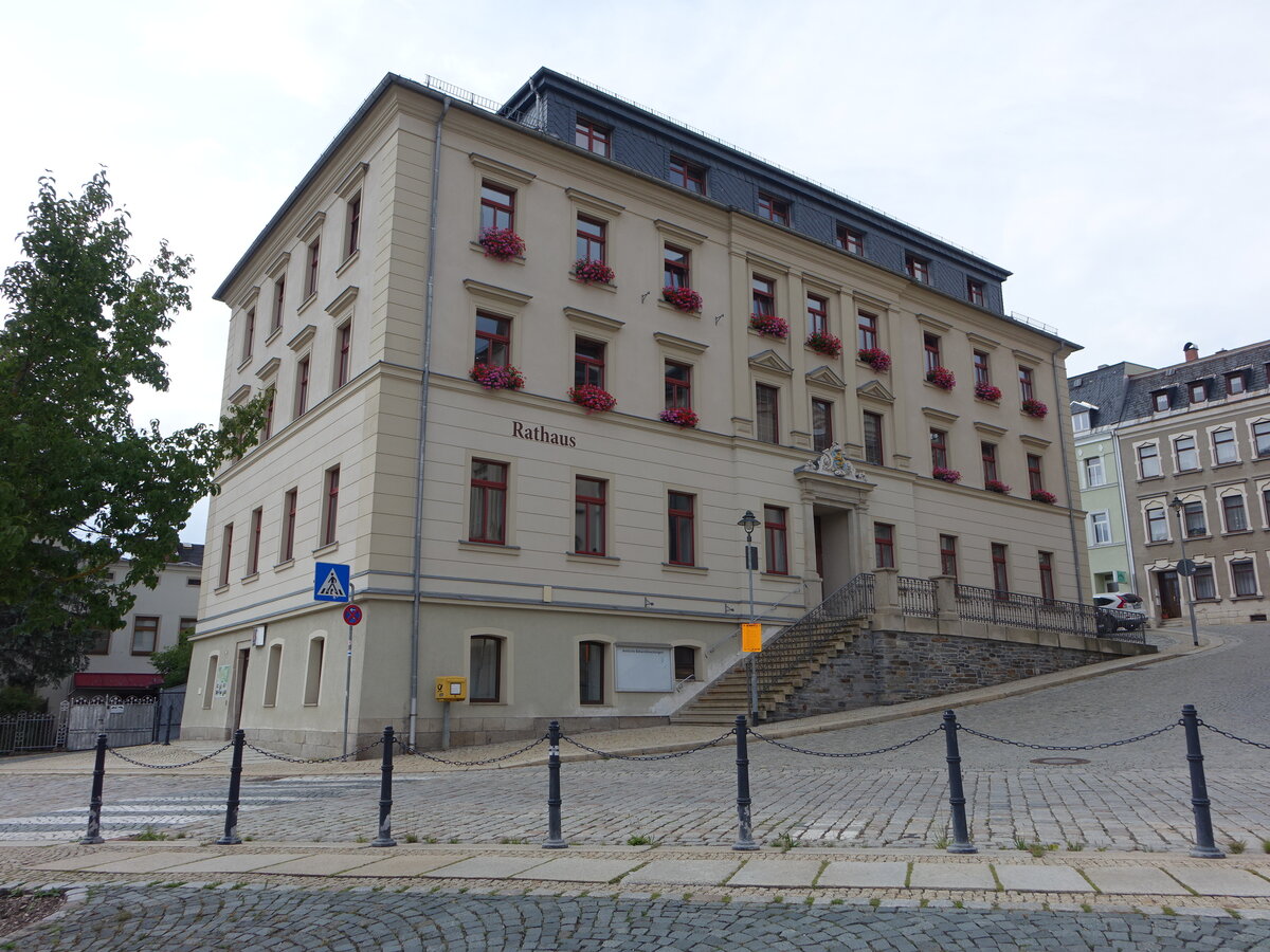 Markneukirchen, Rathaus am Markt, erbaut von 1847 bis 1848 (22.07.2023)