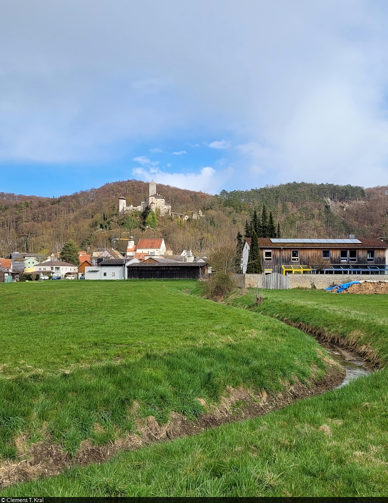 Markt Kipfenberg, der Endpunkt einer Kanutour von Eichsttt, ist erreicht. Unweit des Bootsanlegers konnte die mittelalterliche Burg bestaunt werden.

🕓 11.4.2023 | 16:21 Uhr