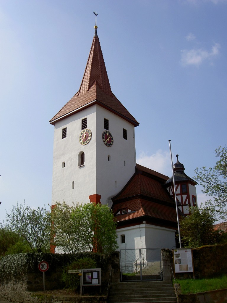 Markt Taschendorf, Ev. St. Johannes Kirche, Chorturmkirche, Turm aus dem 15. Jahrhundert, Langhaus erbaut im 17. Jahrhundert (13.04.2014)