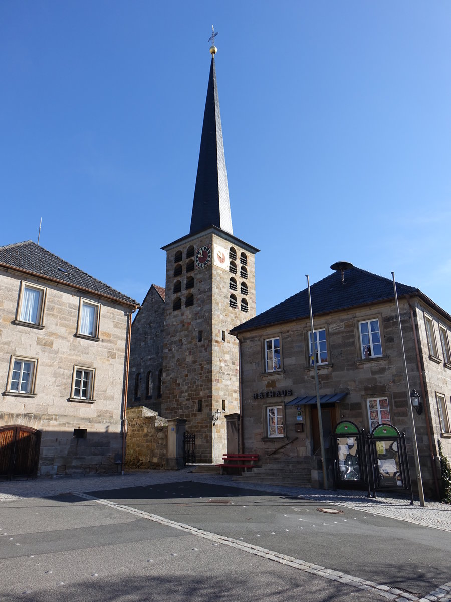 Marktgraitz, Katholische Pfarrkirche zur Heiligen Dreifaltigkeit, erbaut im 15. Jahrhundert (07.04.2018)