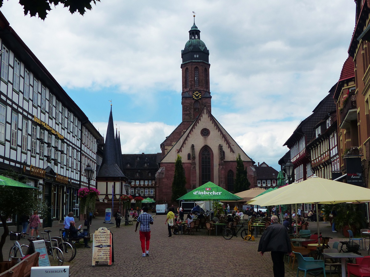 Marktplatz von Einbeck mit Jacobi-Kirche, Sommer 2020