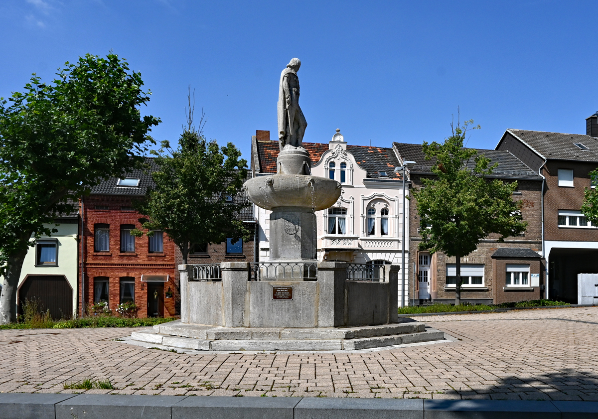 Marktplatz mit Brunnen in Zlpich - 25.08.2021