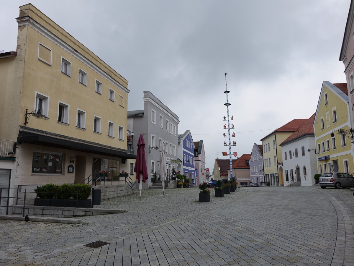 Marktplatz von Perlesgreut (25.04.2015)