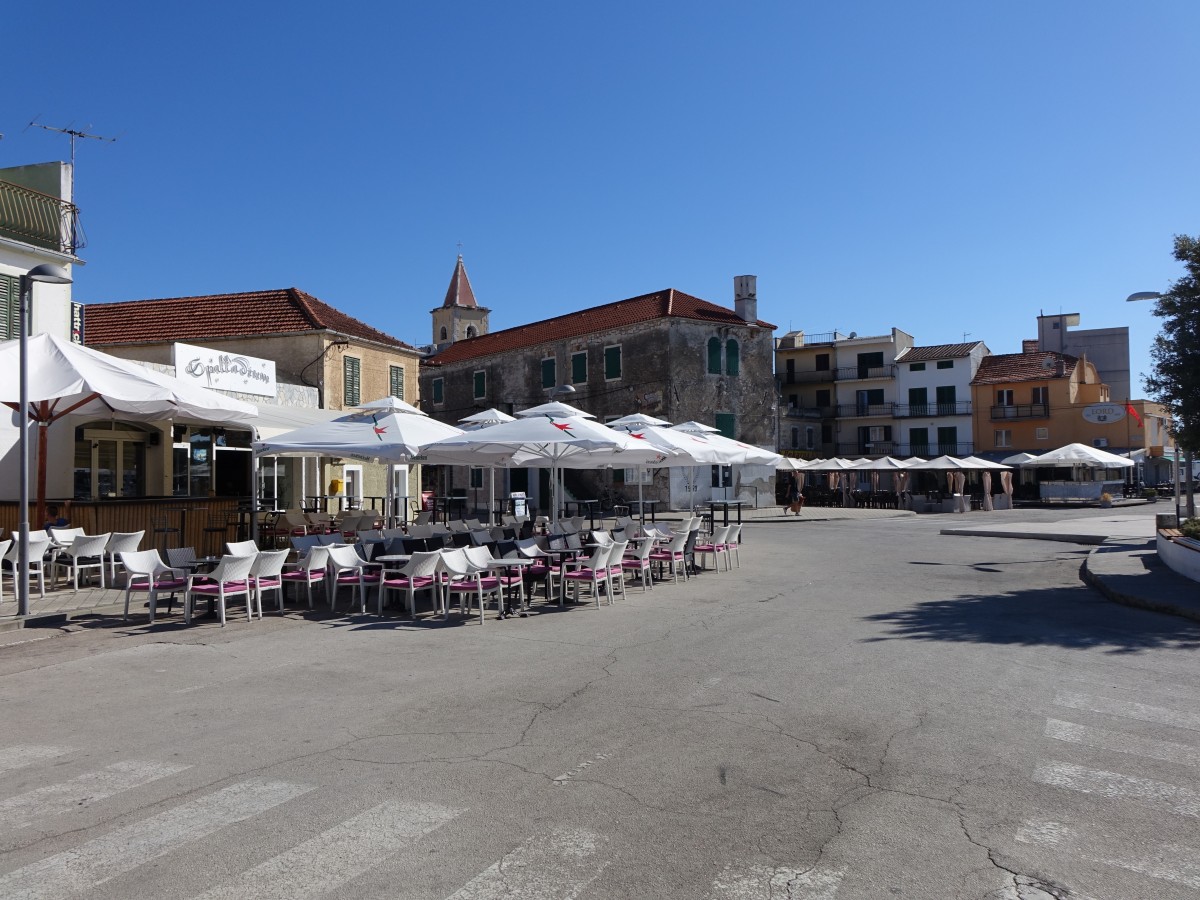 Marktplatz von Pirovac (23.09.2015)