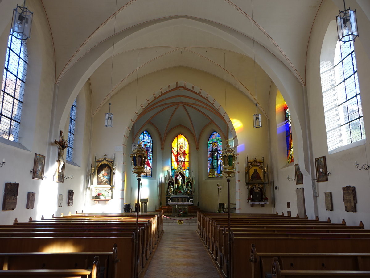 Marktschellenberg, neugotischer Innenraum der kath. Pfarrkirche St. Nikolaus (10.11.2018)