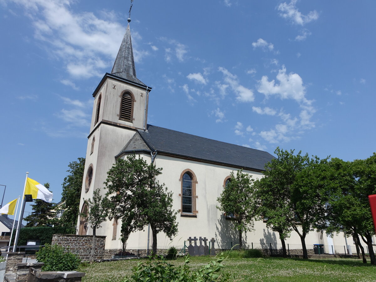 Marnach, Pfarrkirche St. Joseph in der Haaptstrooss (19.06.2022)