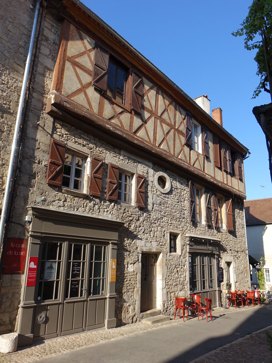 Martel, Fachwerkhaus in der Rue Droite in der Altstadt (22.07.2018)