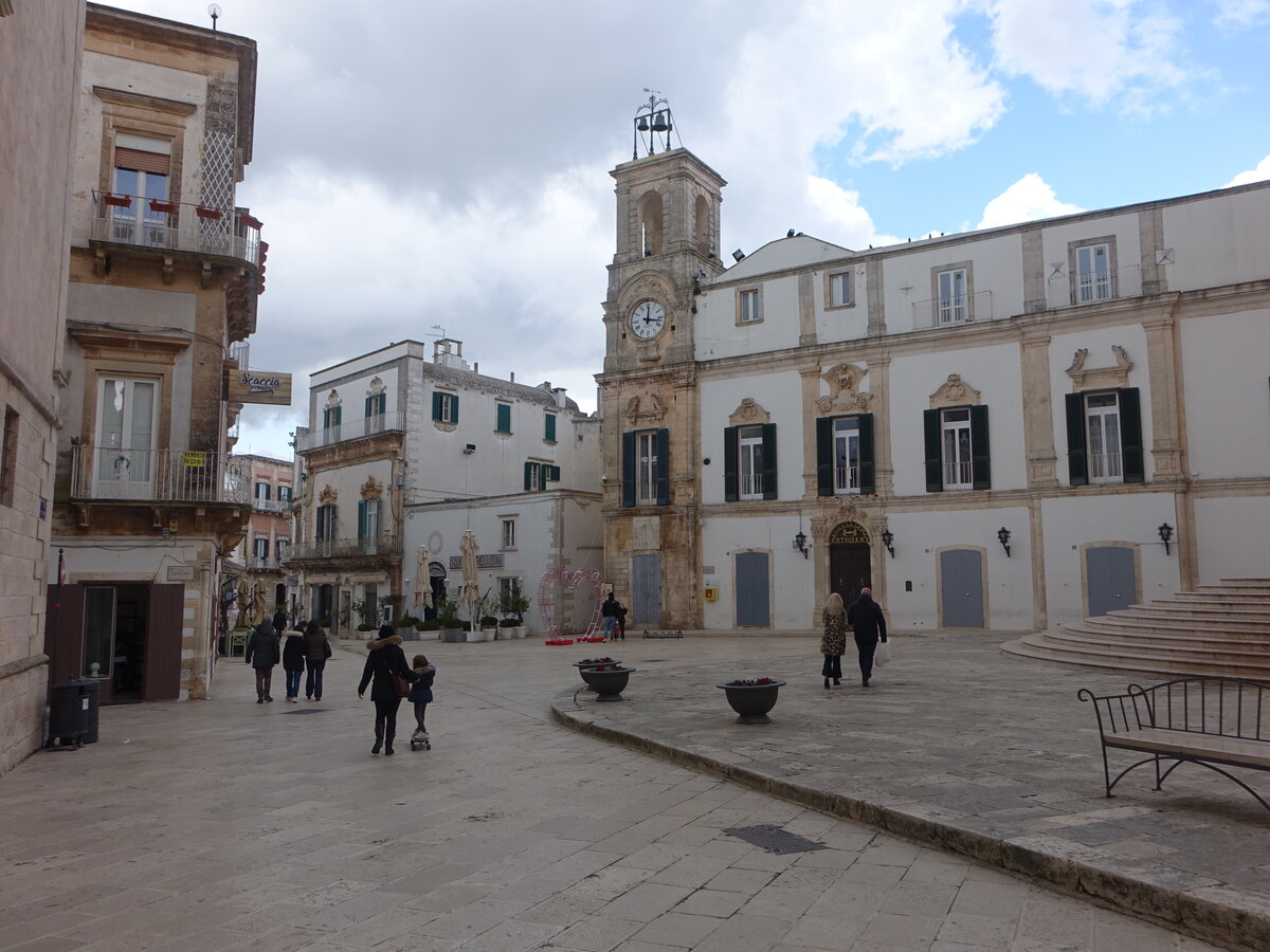 Martina Franca, Palazzo dell'Universit an der Piazza Plebiscito, erbaut von 1759 bis 1762 (04.03.2023)