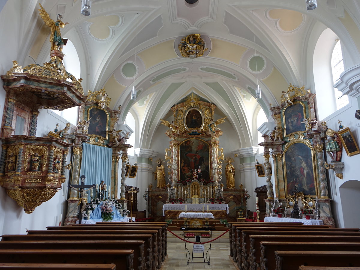 Martinsneukirchen, barocker Innenraum der Pfarrkirche St. Martin (05.06.2017)