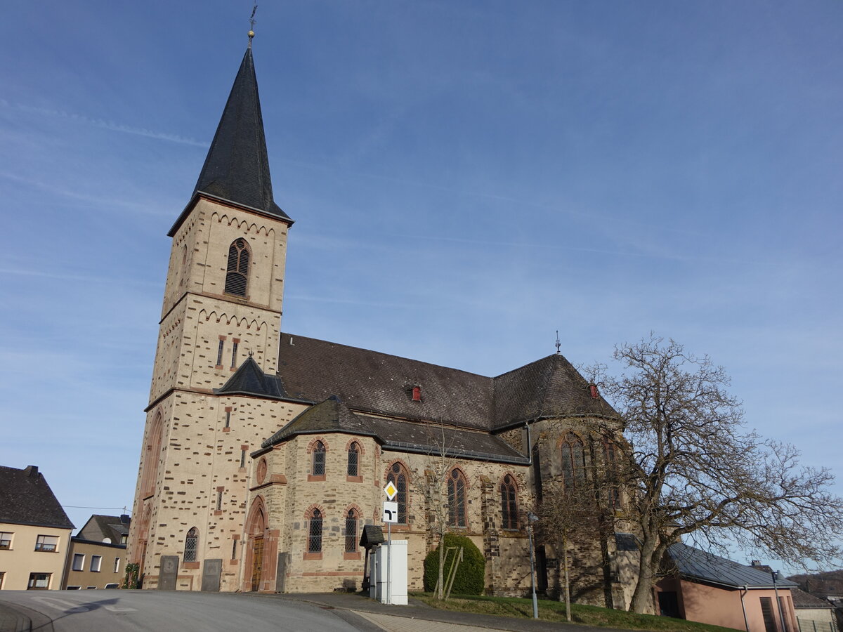 Masburg, Pfarrkirche St. Laurentius, erbaut von 1899 bis 1900, Architekten Henderichs und Lambert von Fisenne (27.12.2025)