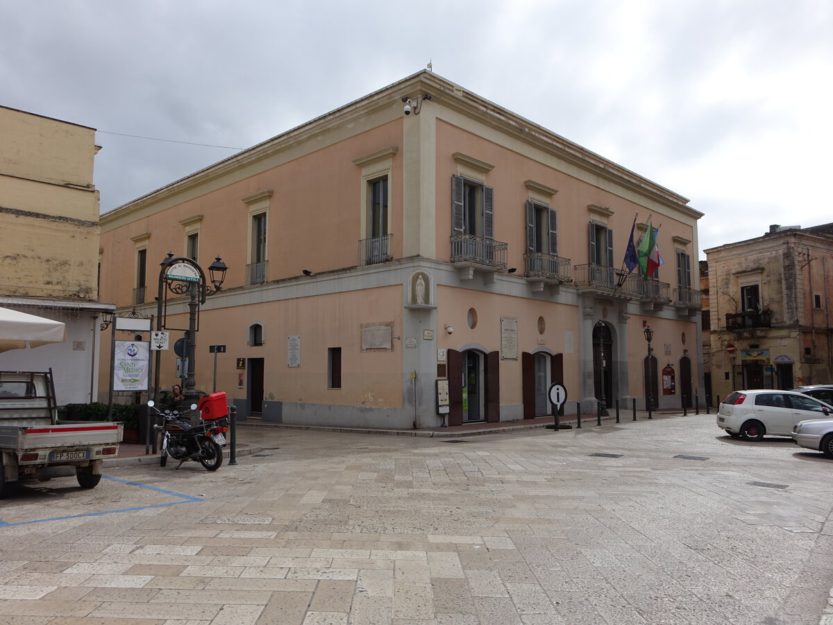 Massafra, Rathaus an der Piazza Giuseppe Garibaldi (01.03.2023)