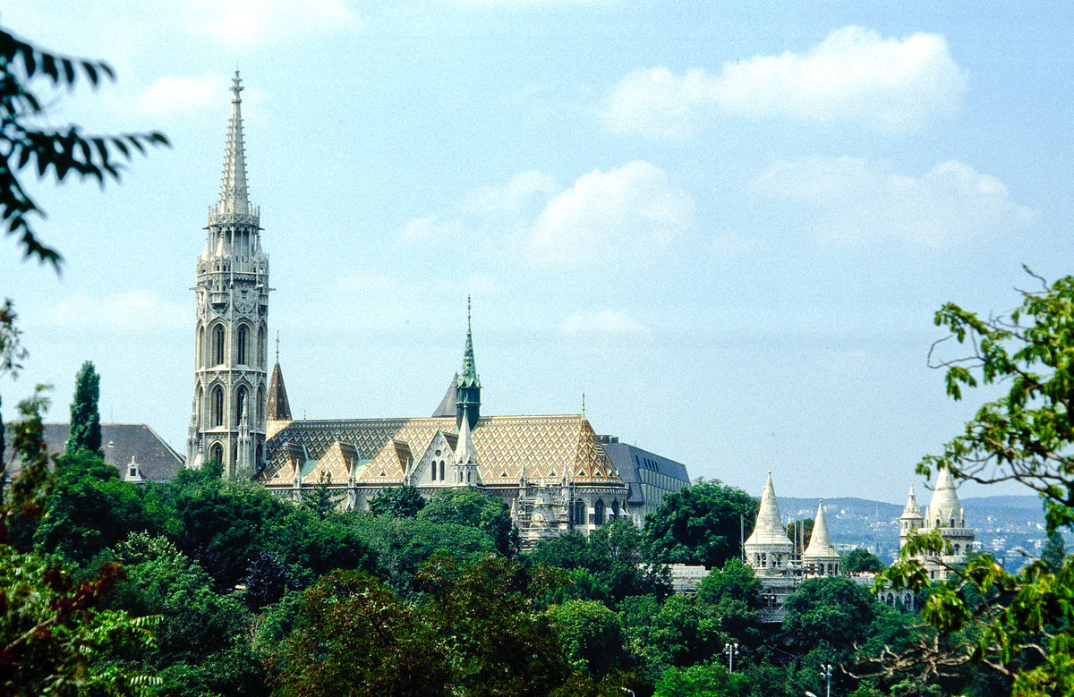 Matthiaskirche i  Budapest. Bild vom Dia. Aufnahme: Juli 1990.