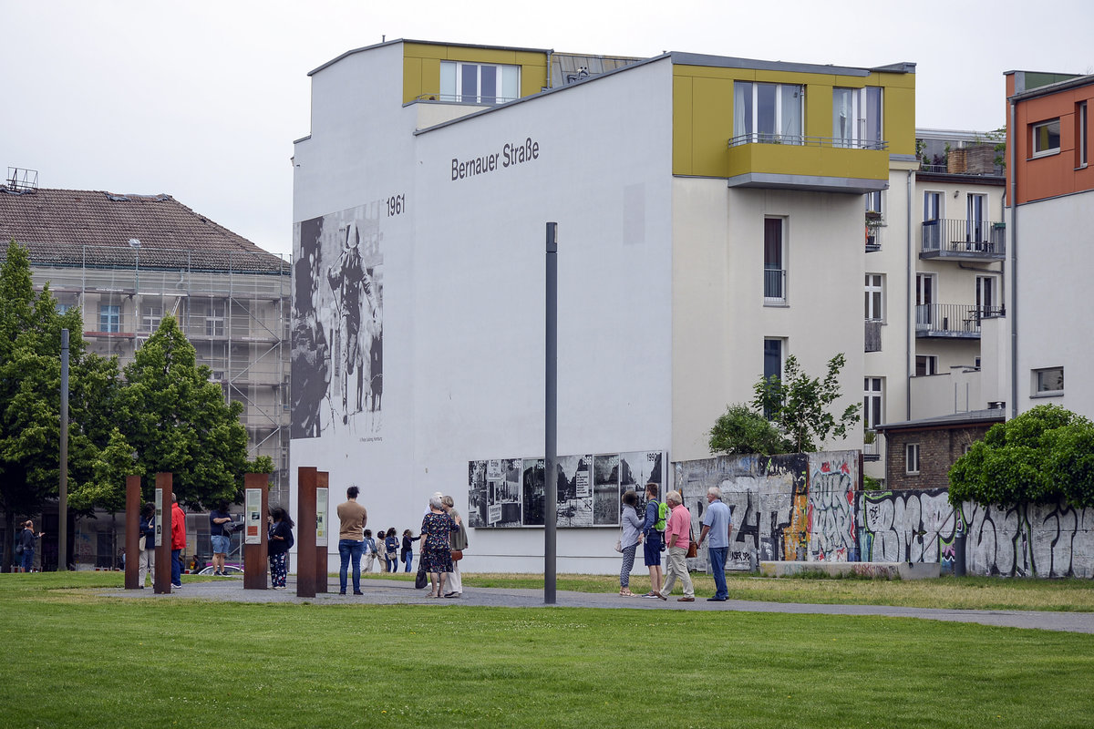 Mauerpark an der Ecke Bernauer Straße/Strelitzer Straße im Berliner Ortsteil Gesundbrunnen. Aufnahme: 8. Juni 2019.