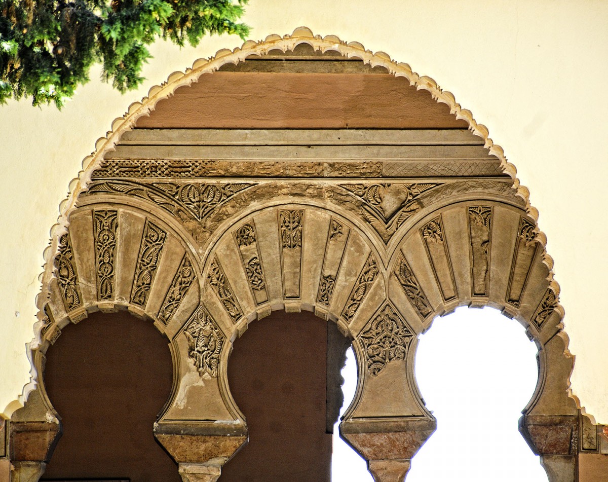 Maurisches Portal im Alcazaba von Mlaga. Aufnahme: Juli 2014.