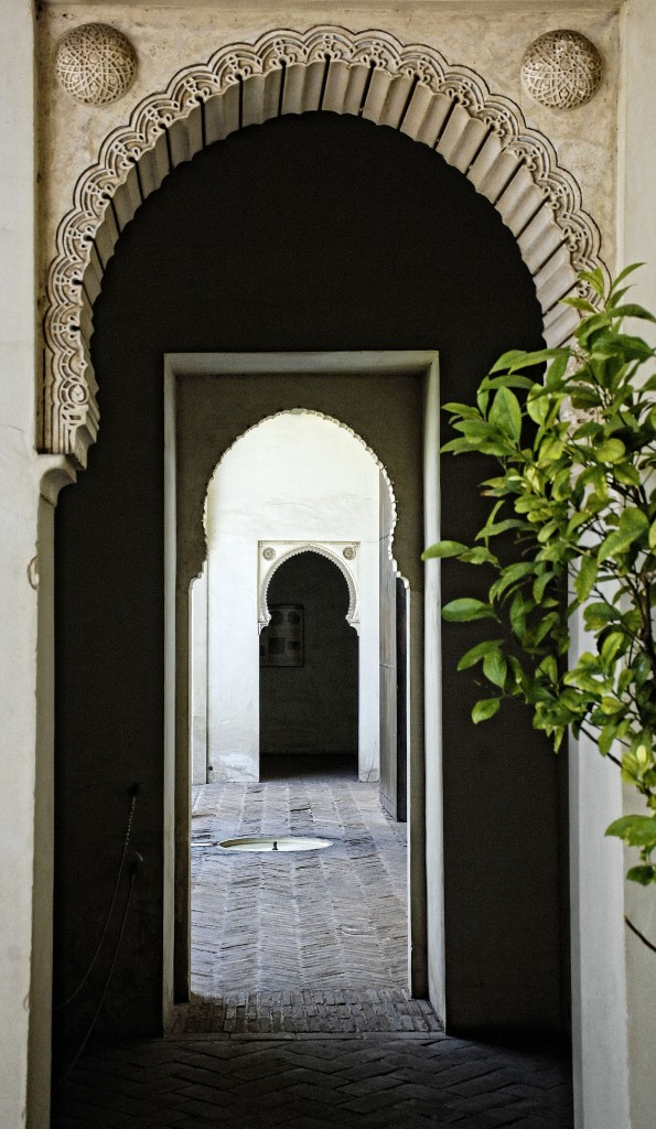 Maurisches Portal im Alcazaba von Mlaga. Aufnahme: Juli 2014.