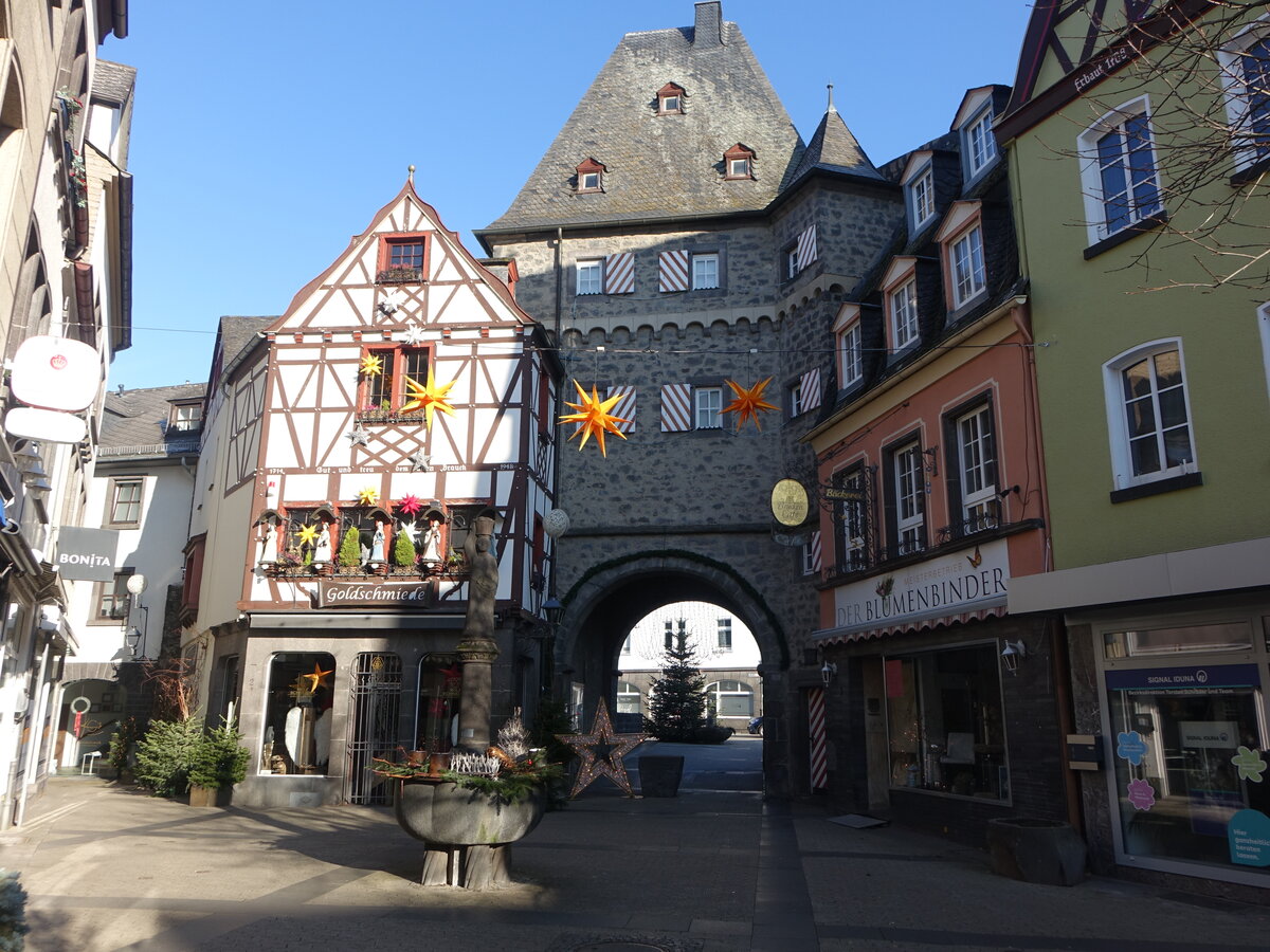 Mayen, Br�ckentor am Habsburgring, erbaut von 1299 bis 1354 (26.12.2025)