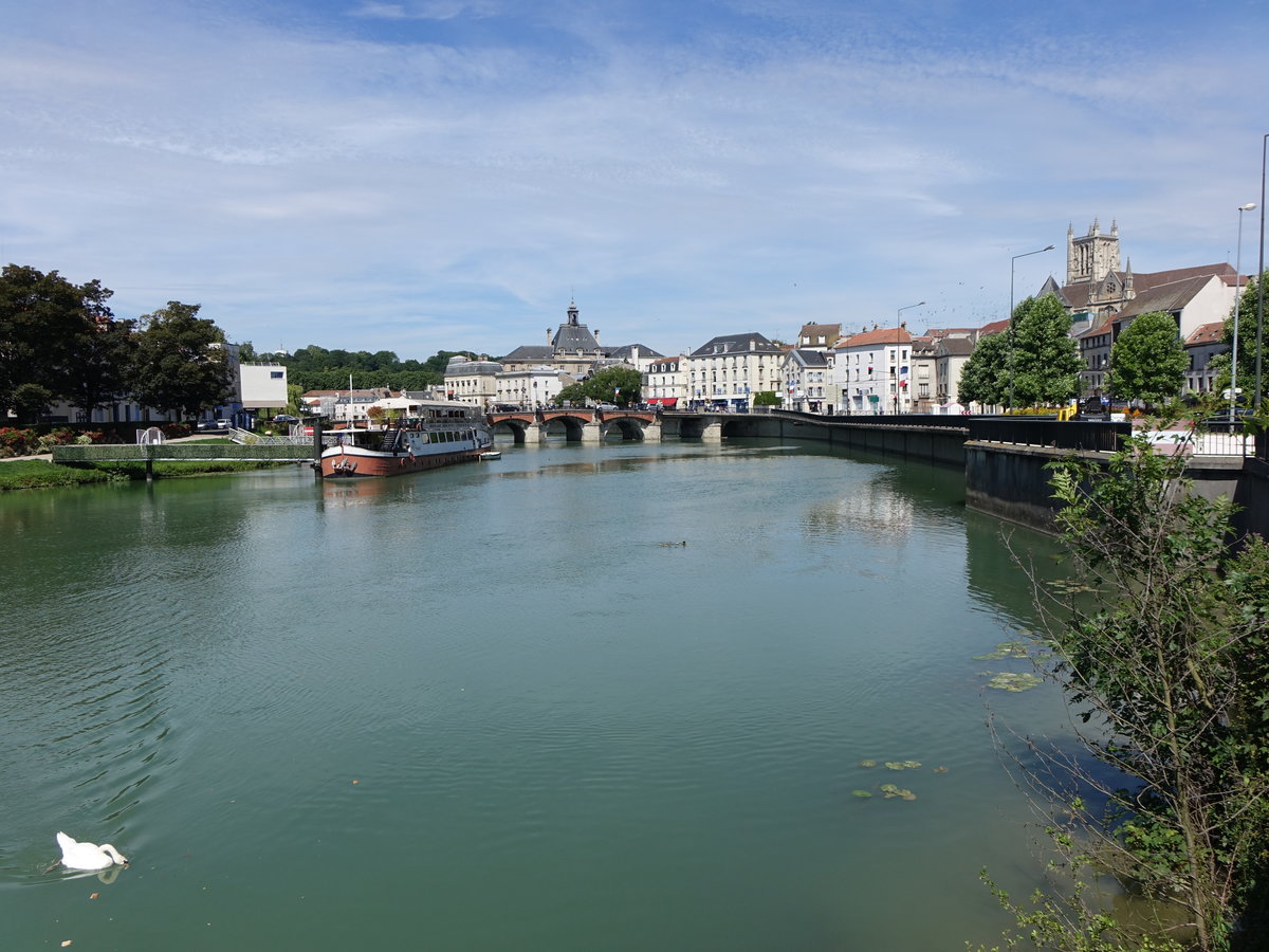 Meaux, Aussicht auf die Altstadt ber die Marne (10.07.2016)