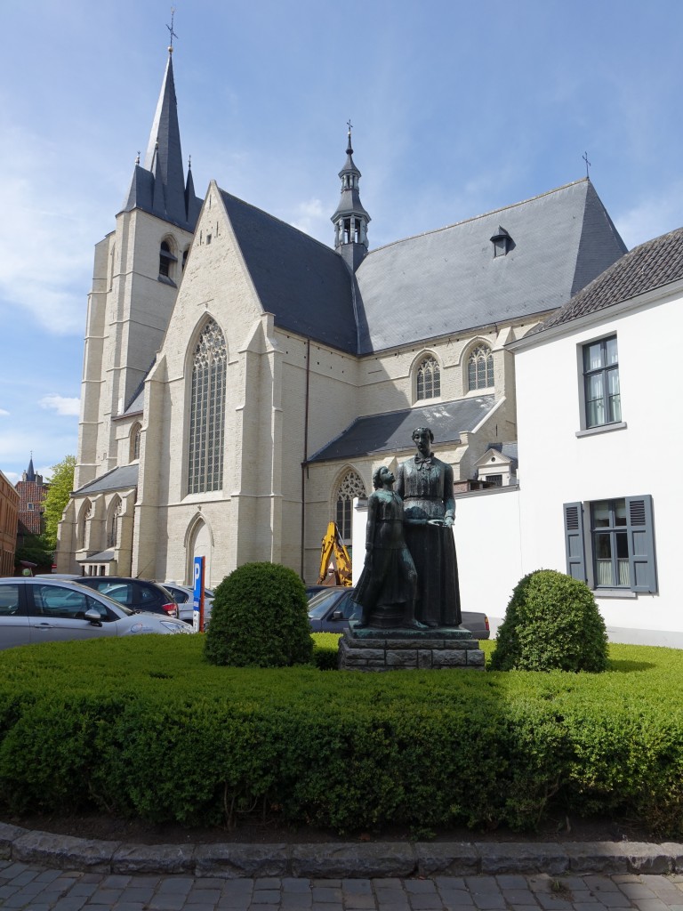 Mechelen, gotische Kirche St. Johannes der Evangelist, erbaut im 15. Jahrhundert (27.04.2015)