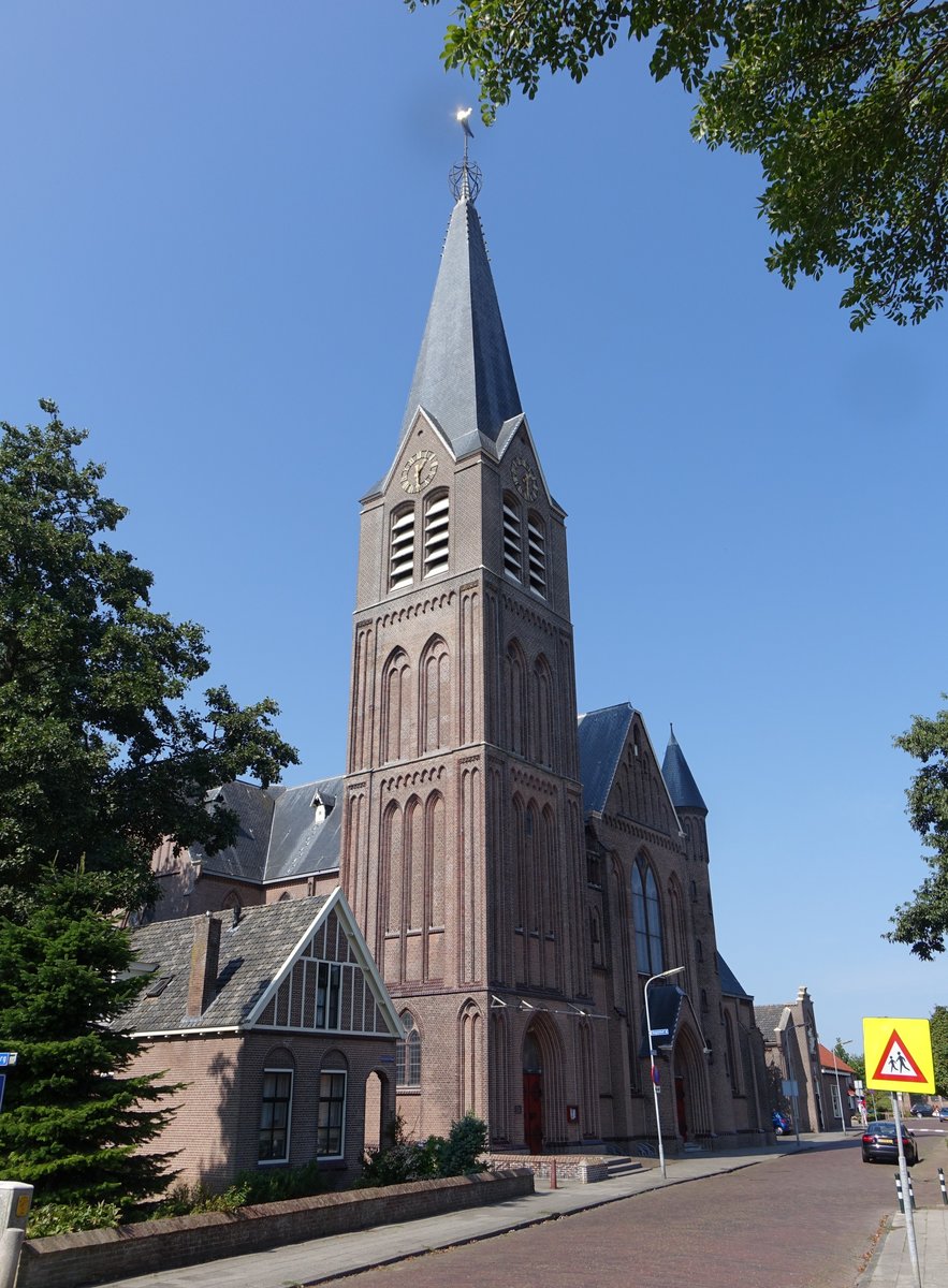 Medemblik, St. Martinus Kirche, erbaut von 1902 bis 1904 durch T. Slinger (27.08.2016)