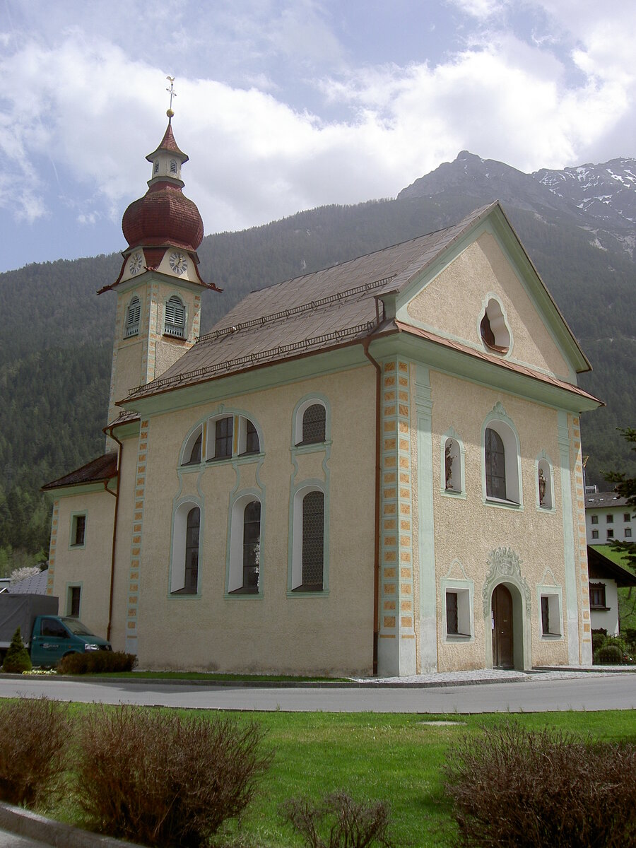 Medraz, Pfarrkirche St. Margaretha, erbaut von 1746 bis 1747 als barocker Zentralbau (30.04.2013)