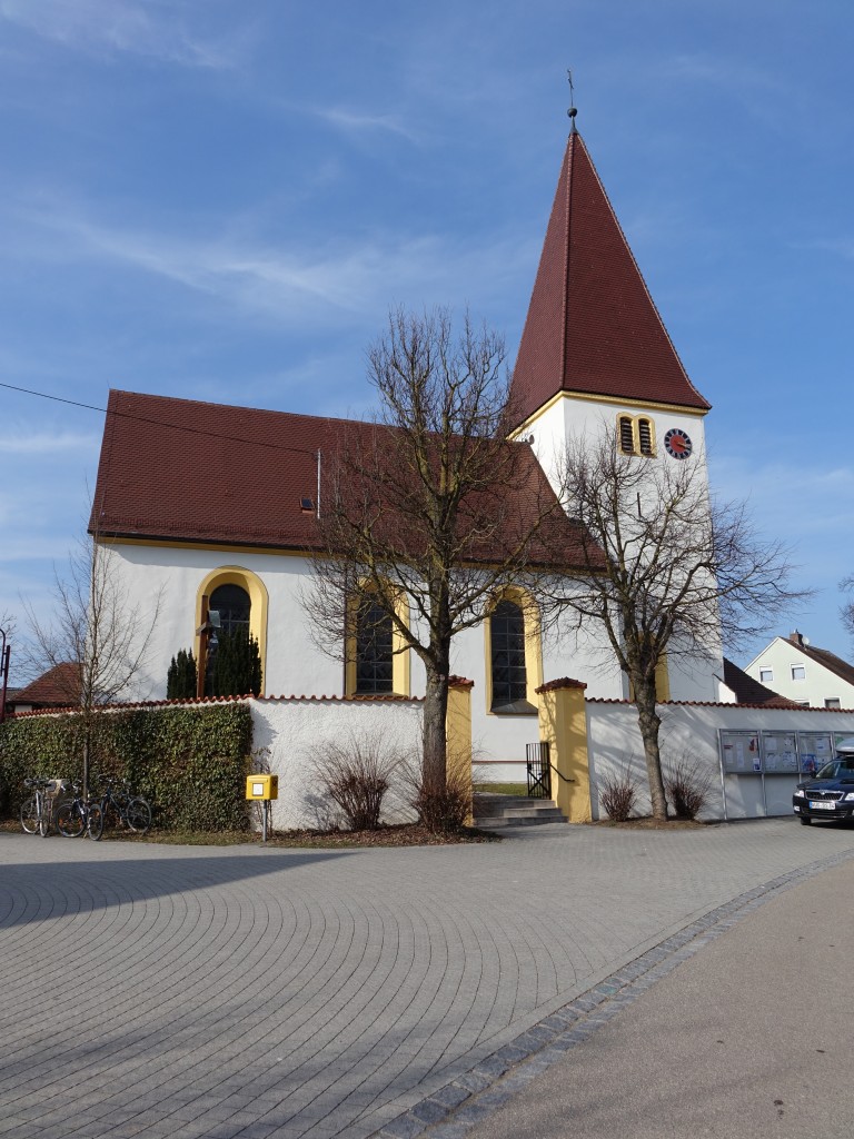 Megesheim, Kath. St. Lucia und Ottilia Kirche, Chorturmkirche, Saalbau mit eingezogenem Rechteckchor im Turm, Turm erbaut Ende des 14. Jahrhundert, Langhaus erbaut um 1725 (18.03.2015)