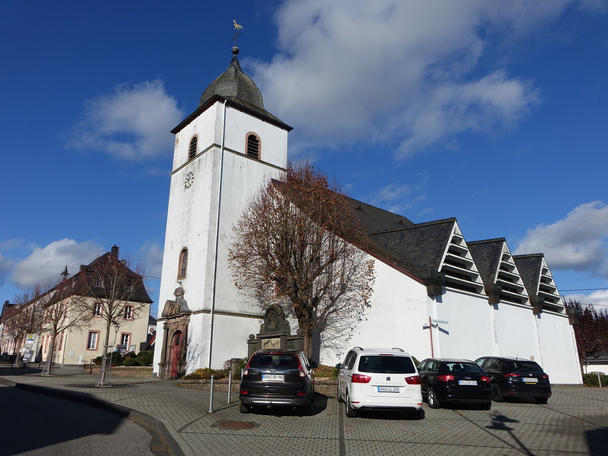 Mehren, Pfarrkirche St. Matthias, Westturm erbaut 1825, Kirchenschiff erbaut von 1965 bis 1966 (08.11.2025)