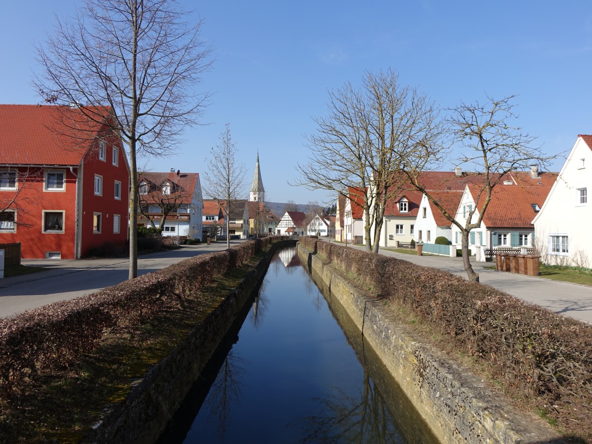 Meinheim, Hauptstrae mit Meinheimer Mhlbach (18.03.2015)