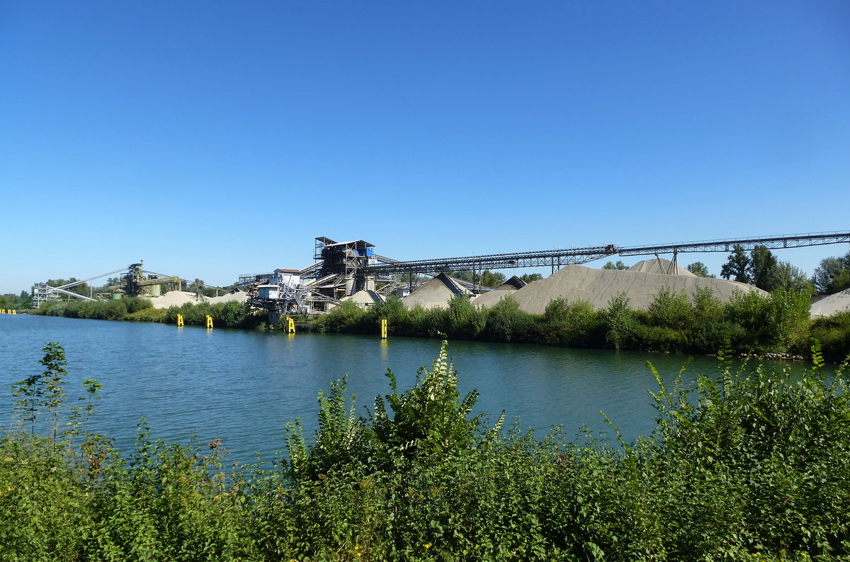 Meisenheim in der Ortenau, Industrieanlagen zur Kiesgewinnung am Rhein, Sept.2016