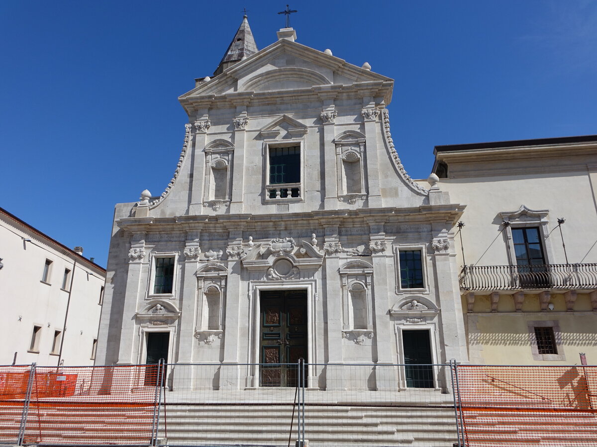 Melfi, Kathedrale St. Maria Assunta, erbaut von 1073 bis 1075, Fassade erbaut 1694 (30.09.2022)