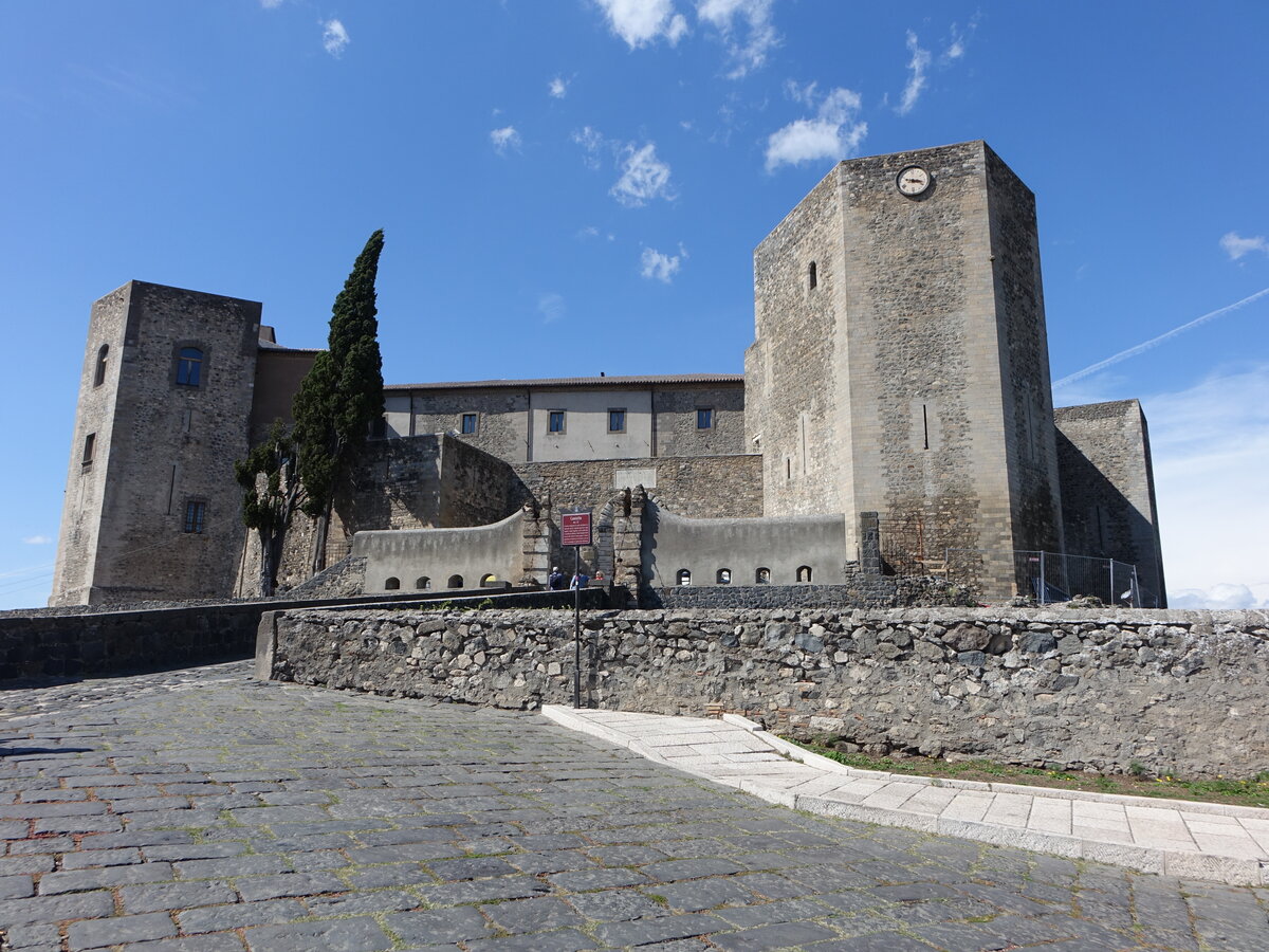 Melfi, Normannisch-staufische Burg, erbaut Ende des 12. Jahrhundert (30.09.2022)