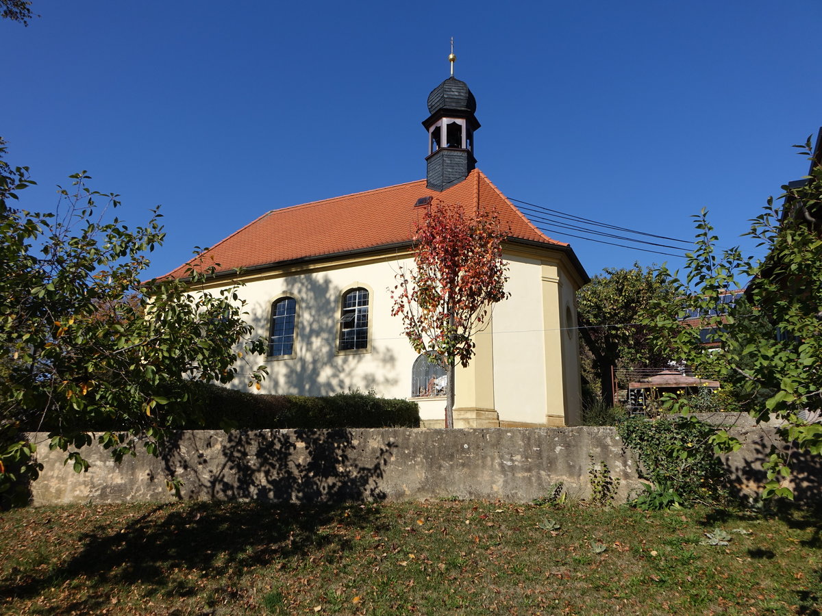 Melkendorf, kath. Pfarrkirche St. Joseph, Saalkirche mit Walmdach, Dachreiter mit Zwiebelhaube, erbaut 1922 (13.10.2018)