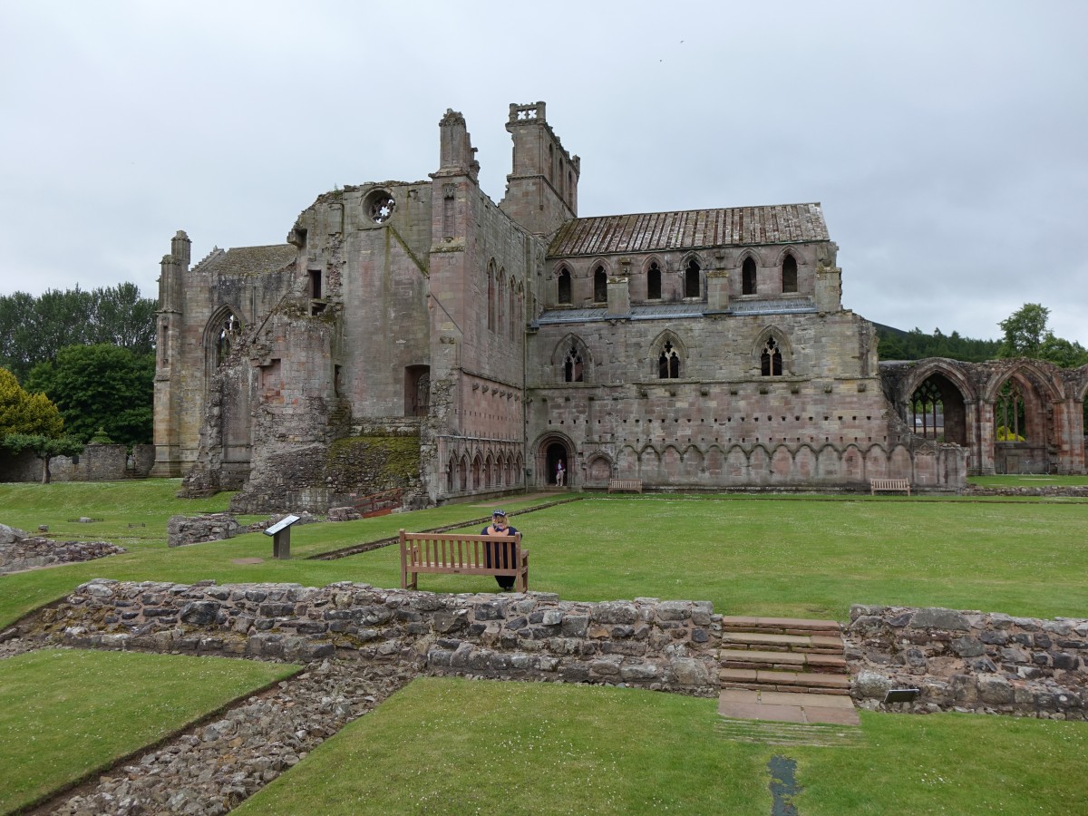 Melrose Abbey, gegründet 1136 von König David I - Staedte-fotos.de