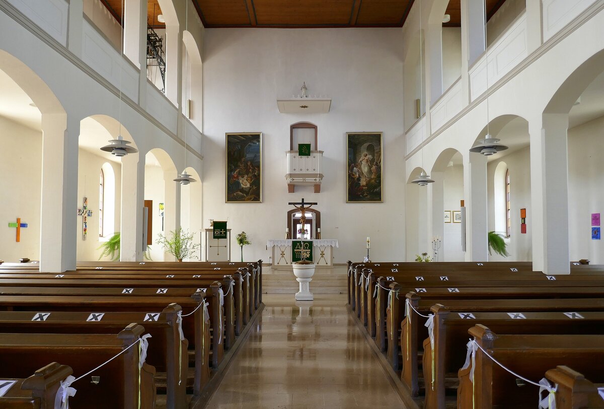 Mengen, Blick zum Altar in der evangelischen Kirche, Juni 2021