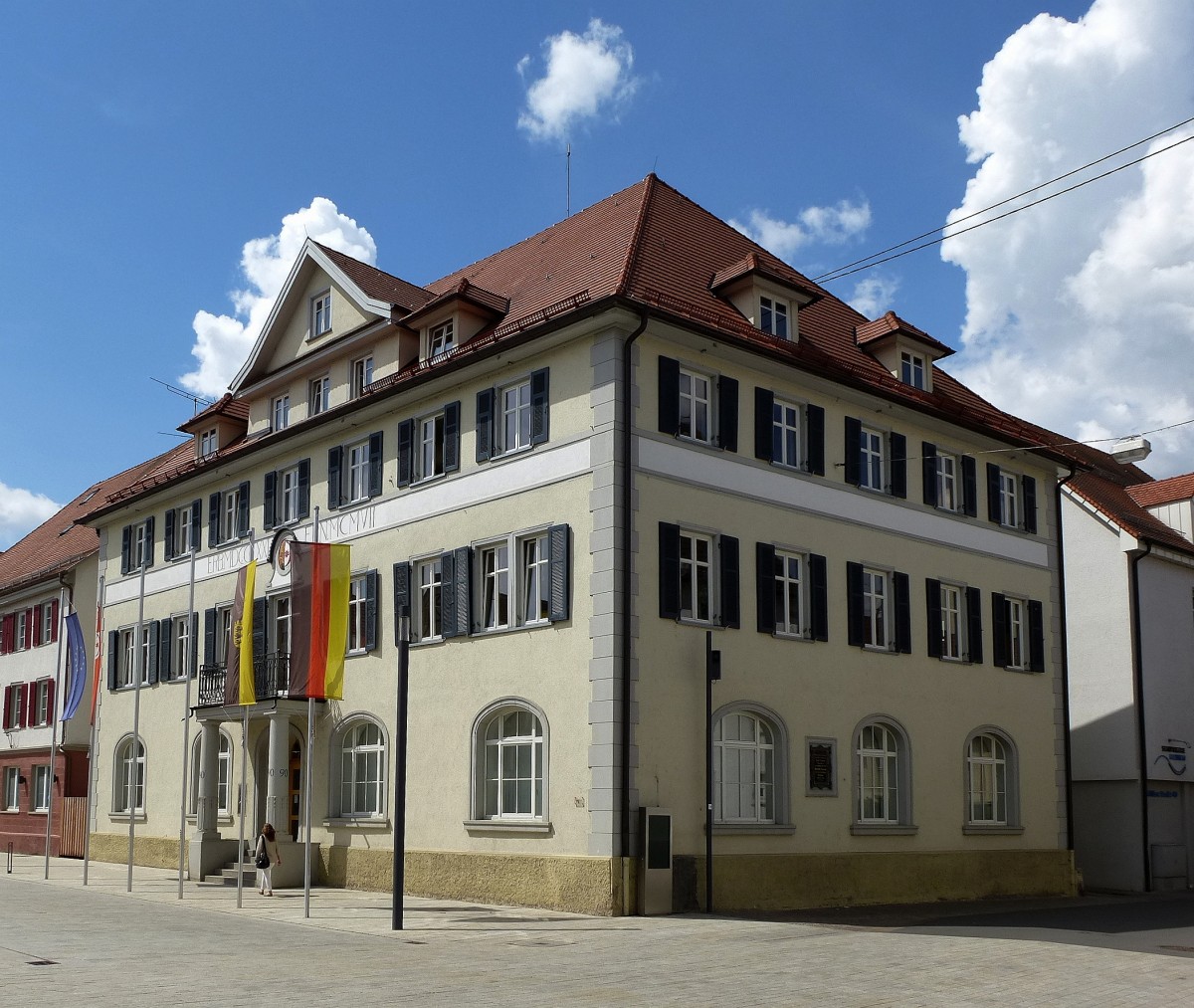 Mengen in Oberschwaben, das 1821 erbaute Rathaus der heute ca.10.000 Einwohner zhlenden Stadt, April 2014