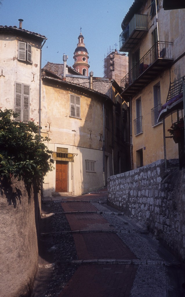 Menton im Juli 1976: Impressionen aus der Altstadt: Rue de la Conception.
