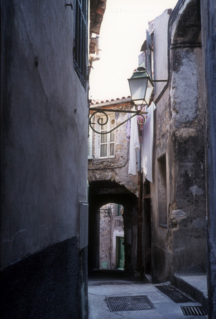 Menton im Juli 1976: Impressionen aus der Altstadt. 