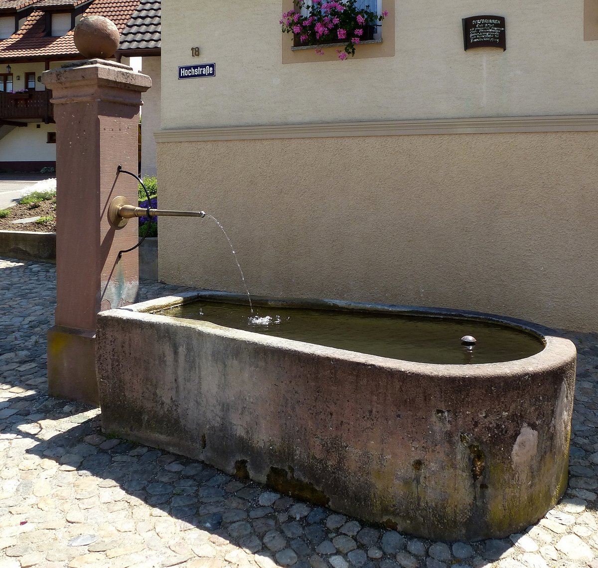 Merdingen, Dorfbrunnen aus dem 18.Jahrhundert, Mai 2017