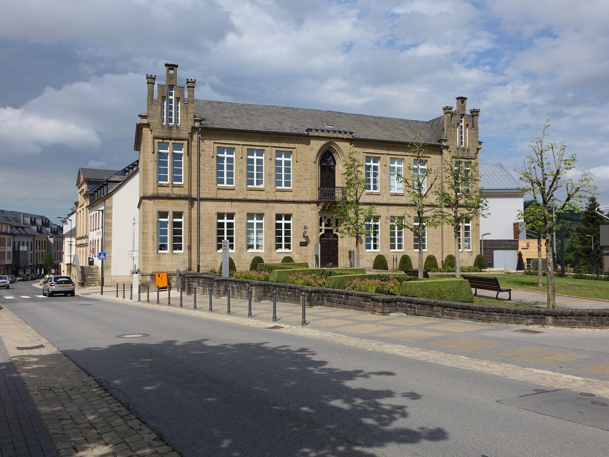 Mersch, Gebude am Place Saint Michel (20.06.2022)