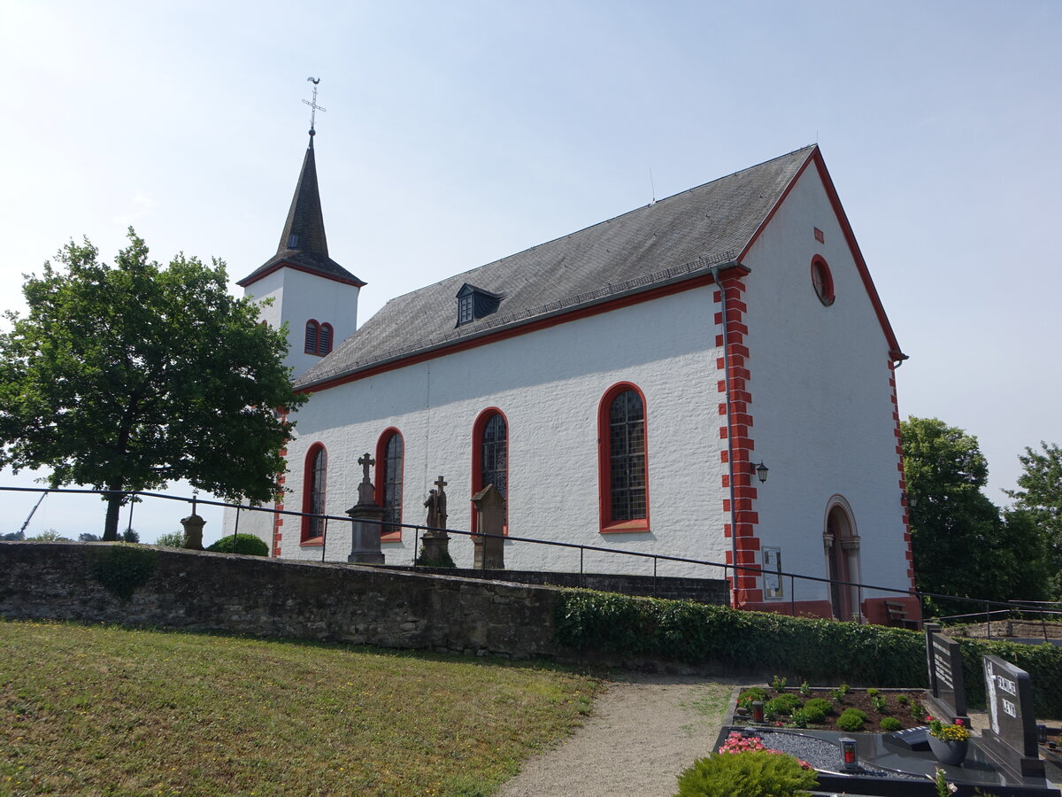 Messerich, kath. Pfarrkirche St. Martin, klassizistischer Saalbau, erbaut 1849 durch den Architekten Johann Georg Wolff (22.06.2022)